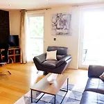 Stunning Apartment Close To Cambridge Station With Free Parking!